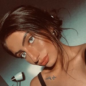 Meet your Posher, Averi